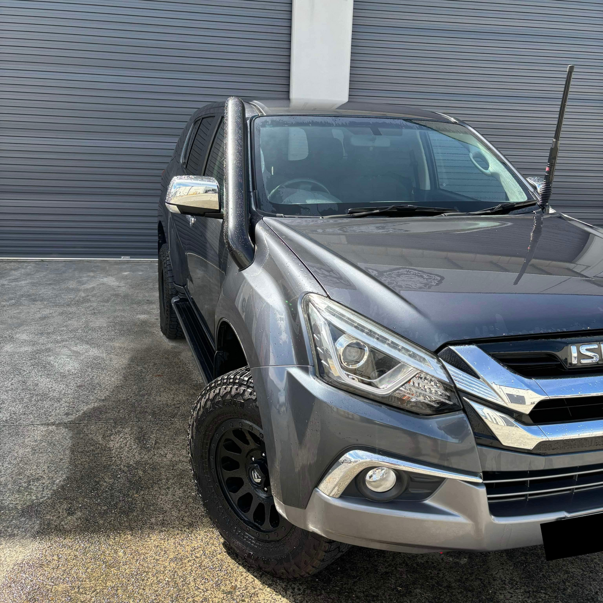 ISUZU MU-X (RF) 2013-2020