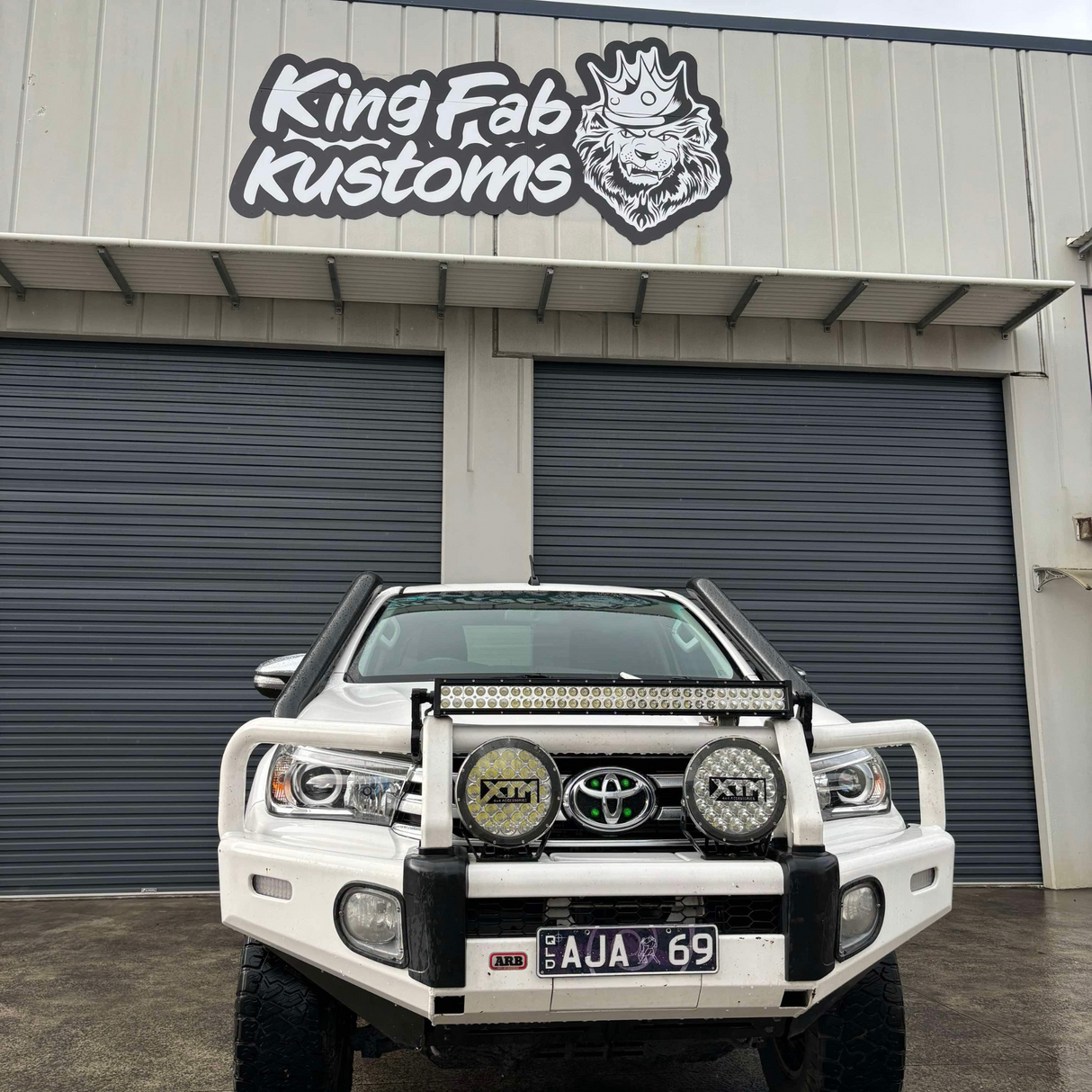 N80 HILUX SHORT ENTRY DUAL SNORKELS